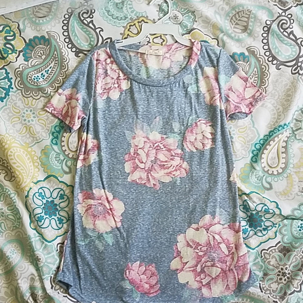 🌹 2 for $5 Floral print short sleeve tee